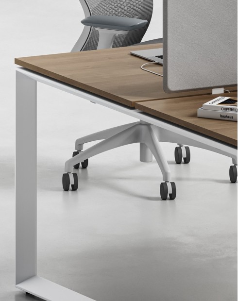 Ace Series Cluster of 4 Face to Face Workstation Amber Walnut White