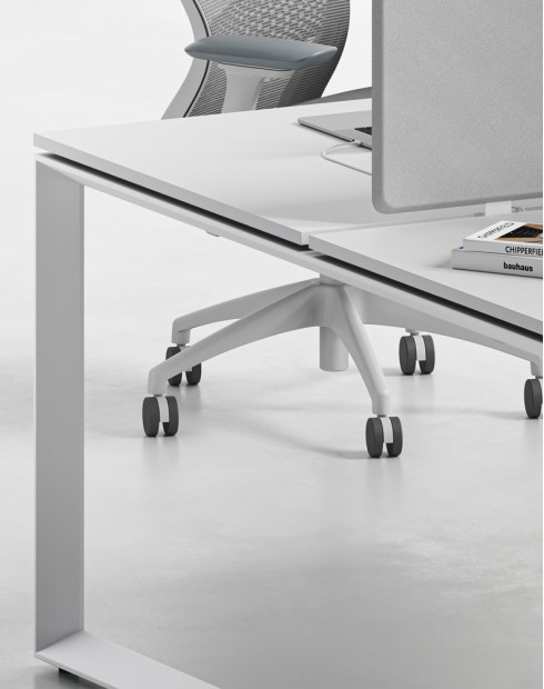 Ace Series Cluster of 4 Face to Face Workstation White White